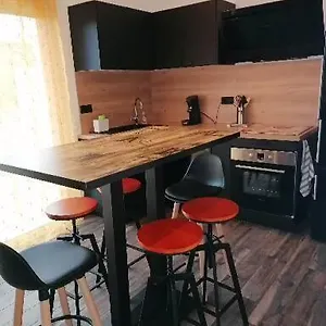 Le Cabanon De Tholon Hébergement de vacances