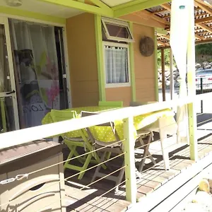 à Deux Pas De La Camping